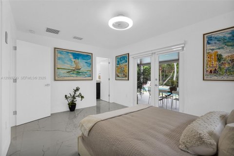 House in South Miami, Florida 4 bedrooms, 213.68 sq.m. № 2066262 - photo 24