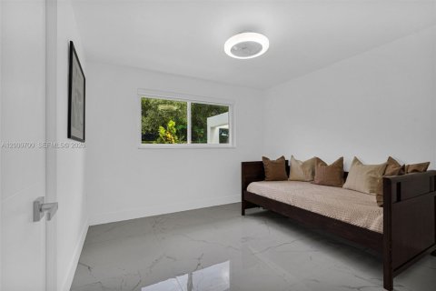 House in South Miami, Florida 4 bedrooms, 213.68 sq.m. № 2066262 - photo 26