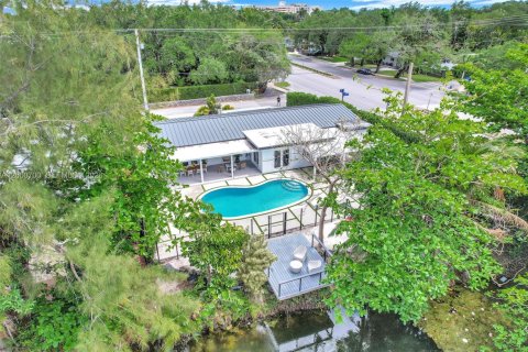 House in South Miami, Florida 4 bedrooms, 213.68 sq.m. № 2066262