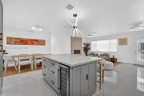 House in South Miami, Florida 4 bedrooms, 213.68 sq.m. № 2066262 - photo 15