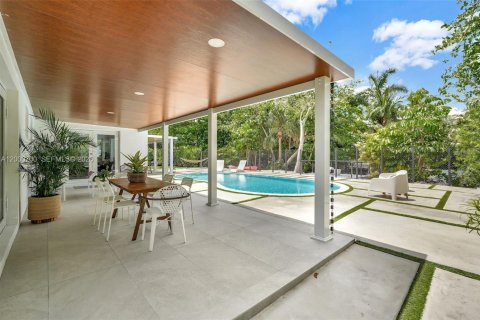 House in South Miami, Florida 4 bedrooms, 213.68 sq.m. № 2066262 - photo 6