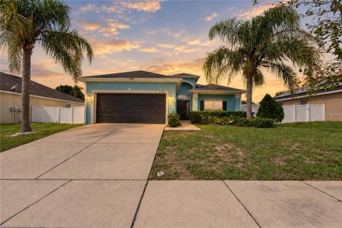 House in Davenport, Florida 3 bedrooms, 146.41 sq.m. № 2364595