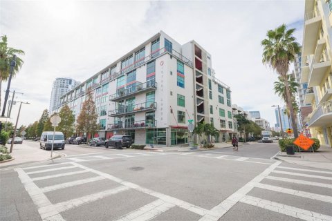 Condominio en alquiler en Tampa, Florida, 1 dormitorio, 85.93 m2 № 1821459 - foto 1