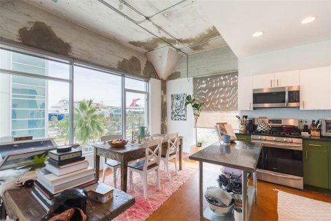 Condominio en alquiler en Tampa, Florida, 1 dormitorio, 85.93 m2 № 1821459 - foto 17