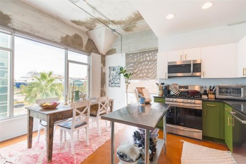 Condominio en alquiler en Tampa, Florida, 1 dormitorio, 85.93 m2 № 1821459 - foto 19
