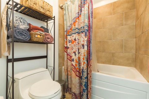 Condominio en alquiler en Tampa, Florida, 1 dormitorio, 85.93 m2 № 1821459 - foto 9