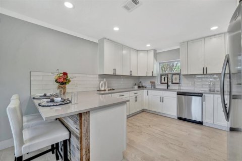House in Bradenton, Florida 5 bedrooms, 192.03 sq.m. № 1525027 - photo 12