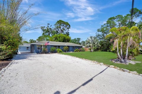 House in Bradenton, Florida 5 bedrooms, 192.03 sq.m. № 1525027 - photo 2