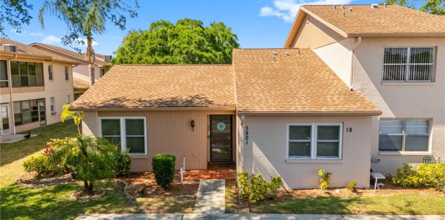 Condominio en Holiday, Florida, 2 dormitorios № 2093956