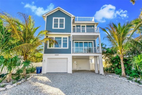 Casa en venta en Bradenton Beach, Florida, 7 dormitorios, 272.95 m2 № 1904618 - foto 1