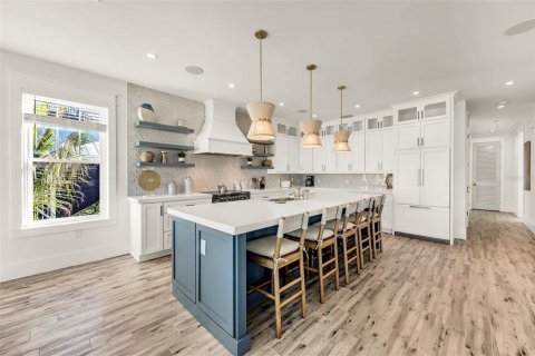 Casa en venta en Bradenton Beach, Florida, 7 dormitorios, 272.95 m2 № 1904618 - foto 9
