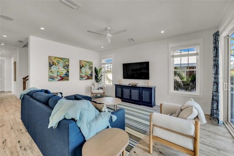 Casa en venta en Bradenton Beach, Florida, 7 dormitorios, 272.95 m2 № 1904618 - foto 8
