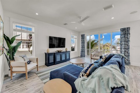 Casa en venta en Bradenton Beach, Florida, 7 dormitorios, 272.95 m2 № 1904618 - foto 6