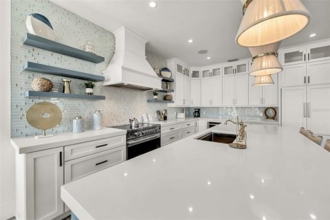 Casa en venta en Bradenton Beach, Florida, 7 dormitorios, 272.95 m2 № 1904618 - foto 11