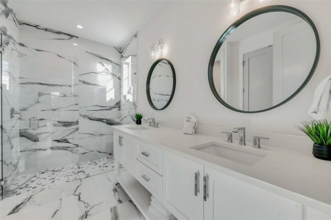 Casa en venta en Bradenton Beach, Florida, 7 dormitorios, 272.95 m2 № 1904618 - foto 19
