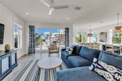 Casa en venta en Bradenton Beach, Florida, 7 dormitorios, 272.95 m2 № 1904618 - foto 5