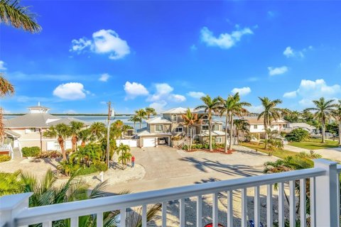 Casa en venta en Bradenton Beach, Florida, 7 dormitorios, 272.95 m2 № 1904618 - foto 25