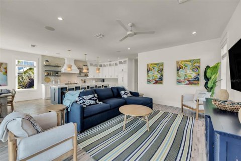 Casa en venta en Bradenton Beach, Florida, 7 dormitorios, 272.95 m2 № 1904618 - foto 7