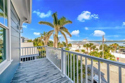 Casa en venta en Bradenton Beach, Florida, 7 dormitorios, 272.95 m2 № 1904618 - foto 24