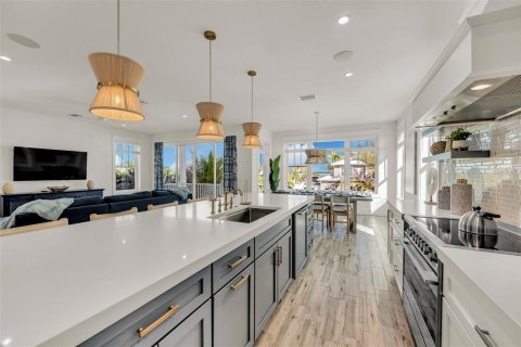 Casa en venta en Bradenton Beach, Florida, 7 dormitorios, 272.95 m2 № 1904618 - foto 12