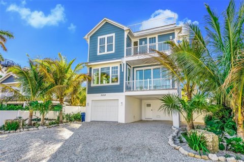 Casa en venta en Bradenton Beach, Florida, 7 dormitorios, 272.95 m2 № 1904618 - foto 2
