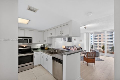 Condominio en venta en Miami, Florida, 1 dormitorio, 74.88 m2 № 1952037 - foto 6