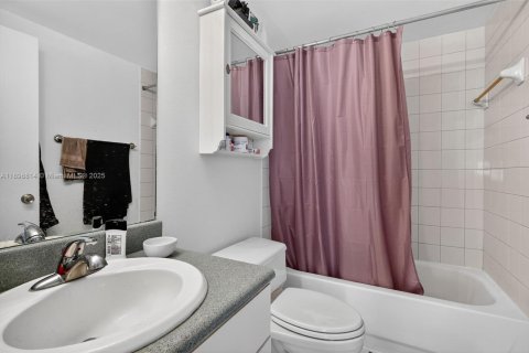 Condominio en venta en Miami, Florida, 1 dormitorio, 74.88 m2 № 1952037 - foto 15