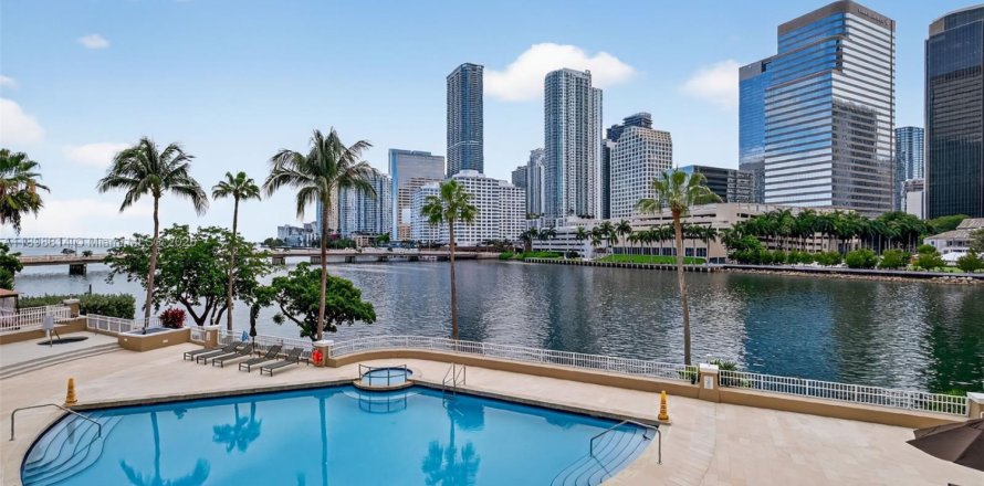 Condominio en Miami, Florida, 1 dormitorio  № 1952037