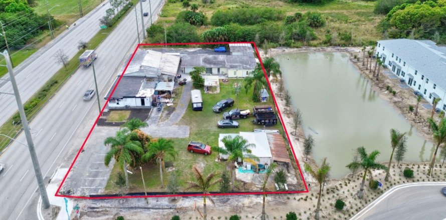Shop in Fort Pierce, Florida № 1026506
