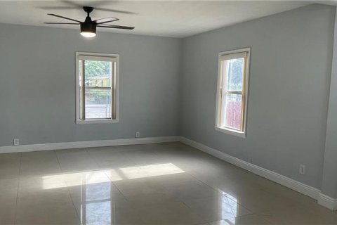 House in Deerfield Beach, Florida 4 bedrooms, 105.91 sq.m. № 2084057 - photo 15