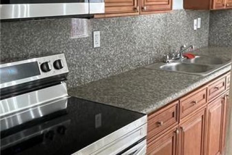 House in Deerfield Beach, Florida 4 bedrooms, 105.91 sq.m. № 2084057 - photo 13