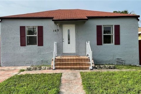 House in Deerfield Beach, Florida 4 bedrooms, 105.91 sq.m. № 2084057 - photo 5