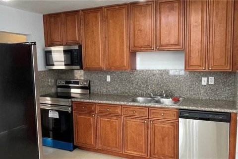 House in Deerfield Beach, Florida 4 bedrooms, 105.91 sq.m. № 2084057 - photo 11