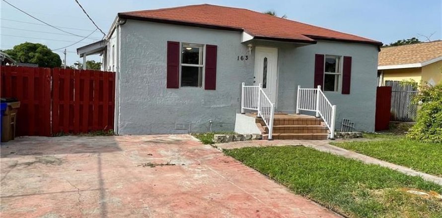 House in Deerfield Beach, Florida 4 bedrooms, 105.91 sq.m. № 2084057