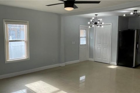 House in Deerfield Beach, Florida 4 bedrooms, 105.91 sq.m. № 2084057 - photo 10