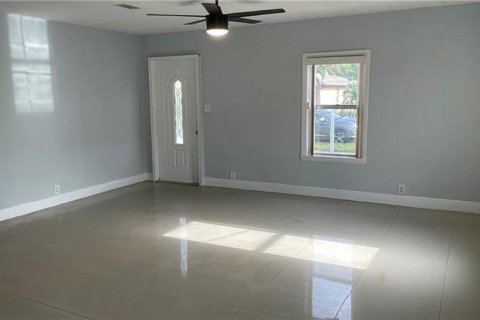 House in Deerfield Beach, Florida 4 bedrooms, 105.91 sq.m. № 2084057 - photo 9