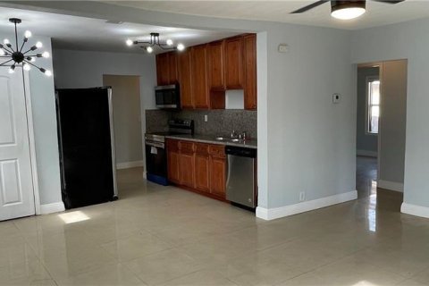 House in Deerfield Beach, Florida 4 bedrooms, 105.91 sq.m. № 2084057 - photo 12