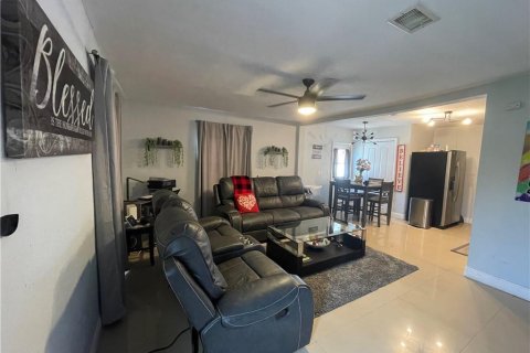 House in Deerfield Beach, Florida 4 bedrooms, 105.91 sq.m. № 2084057 - photo 8