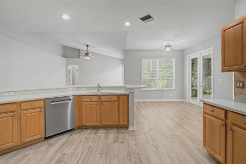 House in Tampa, Florida 4 bedrooms, 247.31 sq.m. № 2396110 - photo 14