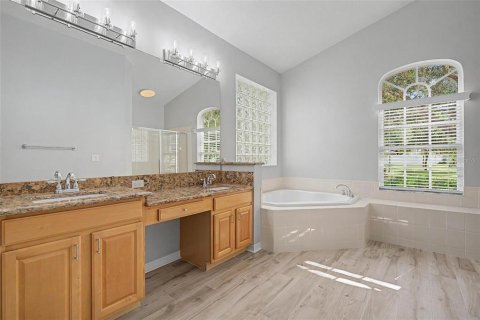 House in Tampa, Florida 4 bedrooms, 247.31 sq.m. № 2396110 - photo 24