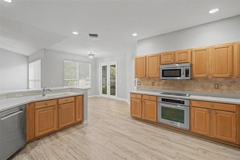 House in Tampa, Florida 4 bedrooms, 247.31 sq.m. № 2396110 - photo 15
