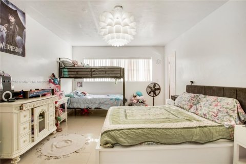 Condo in North Miami, Florida, 2 bedrooms  № 1711722 - photo 15