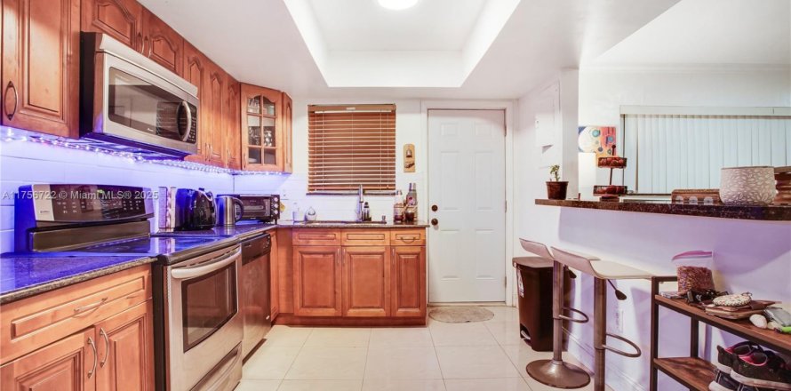 Condo à North Miami, Floride, 2 chambres № 1711722