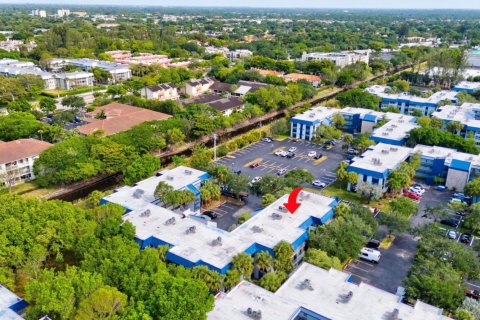 Condo in Margate, Florida, 1 bedroom  № 1208774 - photo 1
