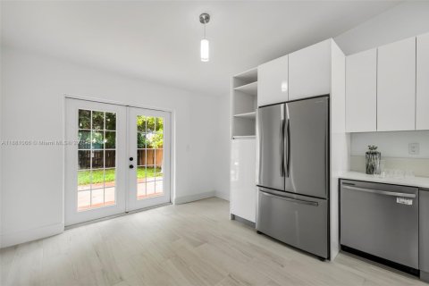 House in Hialeah, Florida 2 bedrooms № 1925215 - photo 14