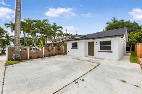 House in Hialeah, Florida 2 bedrooms № 1925215 - photo 2