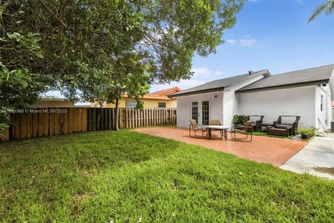 House in Hialeah, Florida 2 bedrooms № 1925215 - photo 16