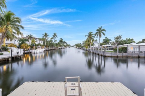 Casa en Fort Lauderdale, Florida 6 dormitorios, 1520.9 m2 № 2326555