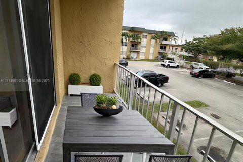Condo in Miami, Florida, 2 bedrooms  № 1768410 - photo 7