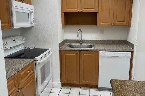 Condo in Miami, Florida, 2 bedrooms  № 1768410 - photo 8